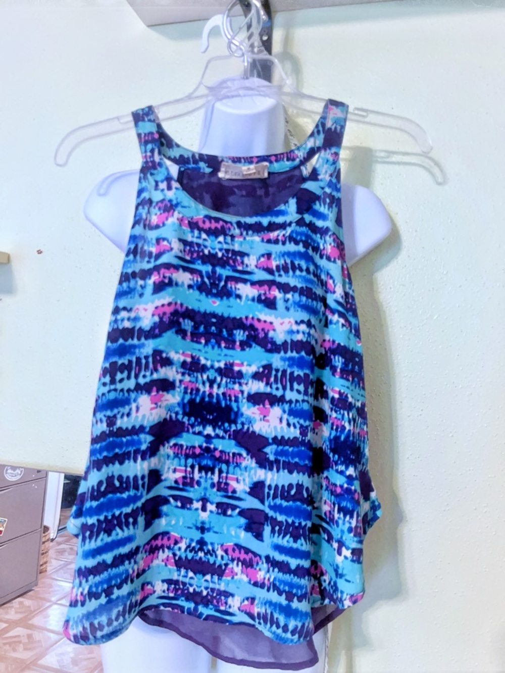 Bundle 2 tanks : Sleeveless Printed Flow Tank Tops - Blue Tie-Dye & Aztec Pink - Picture 2 of 4